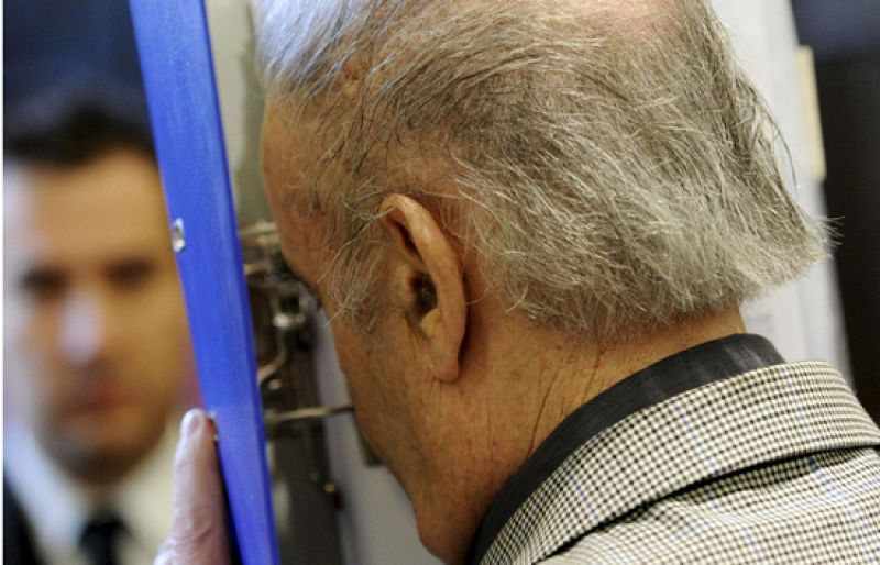 El 'monstruo de Amstetten' llega a su juicio con el rostro cubierto