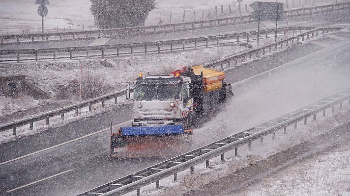 Informativo 24h - Gran parte de España en alerta por nieve, frío, lluvias, oleaje o fuerte viento