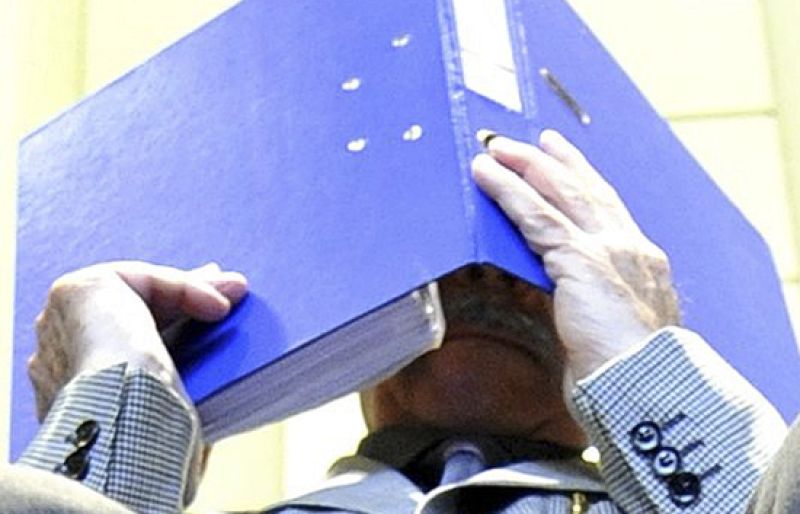 Le acusan de seis delitos, pero él sólo admite dos | Ver