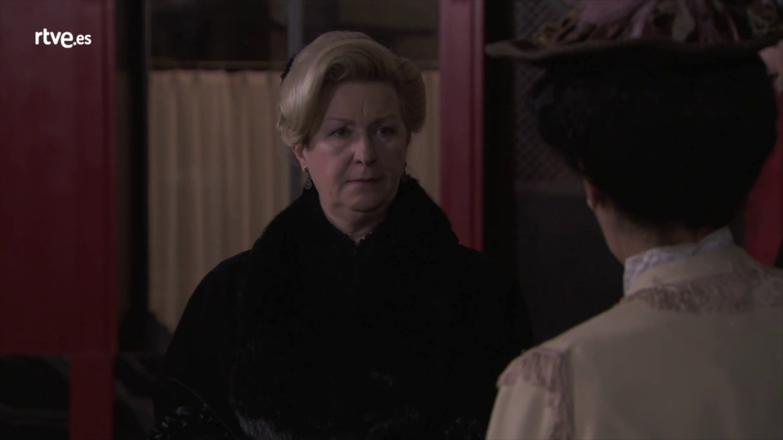 Acacias 38 - Susana descubre a Rosina y Liberto de camino a la fiesta