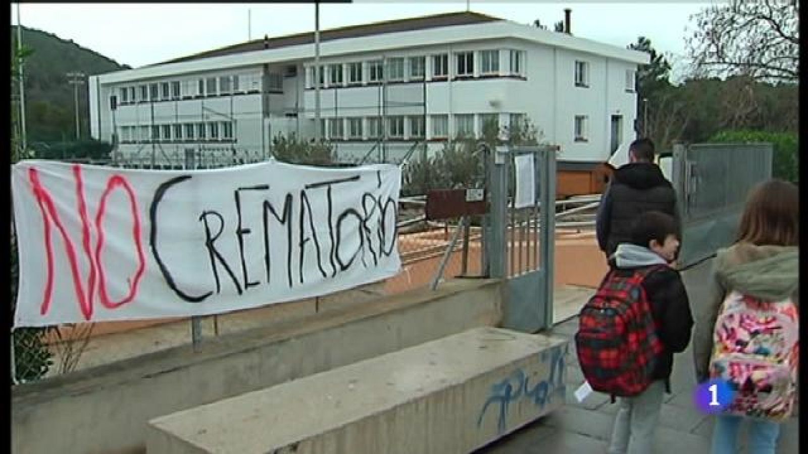 Protesta per la construcció d'un crematori a Sant Antoni