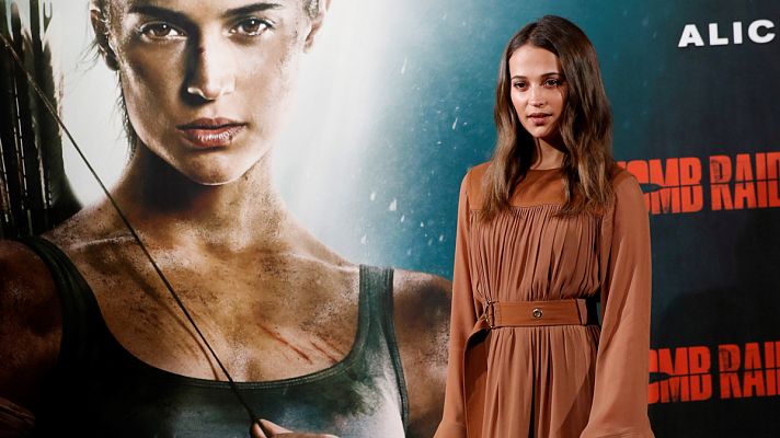 Telediario 1 - Alicia Vikander, la nueva Tomb Raider: "Con 10 años pasaba mucho tiempo en casa de mis amigos jugando partidas"