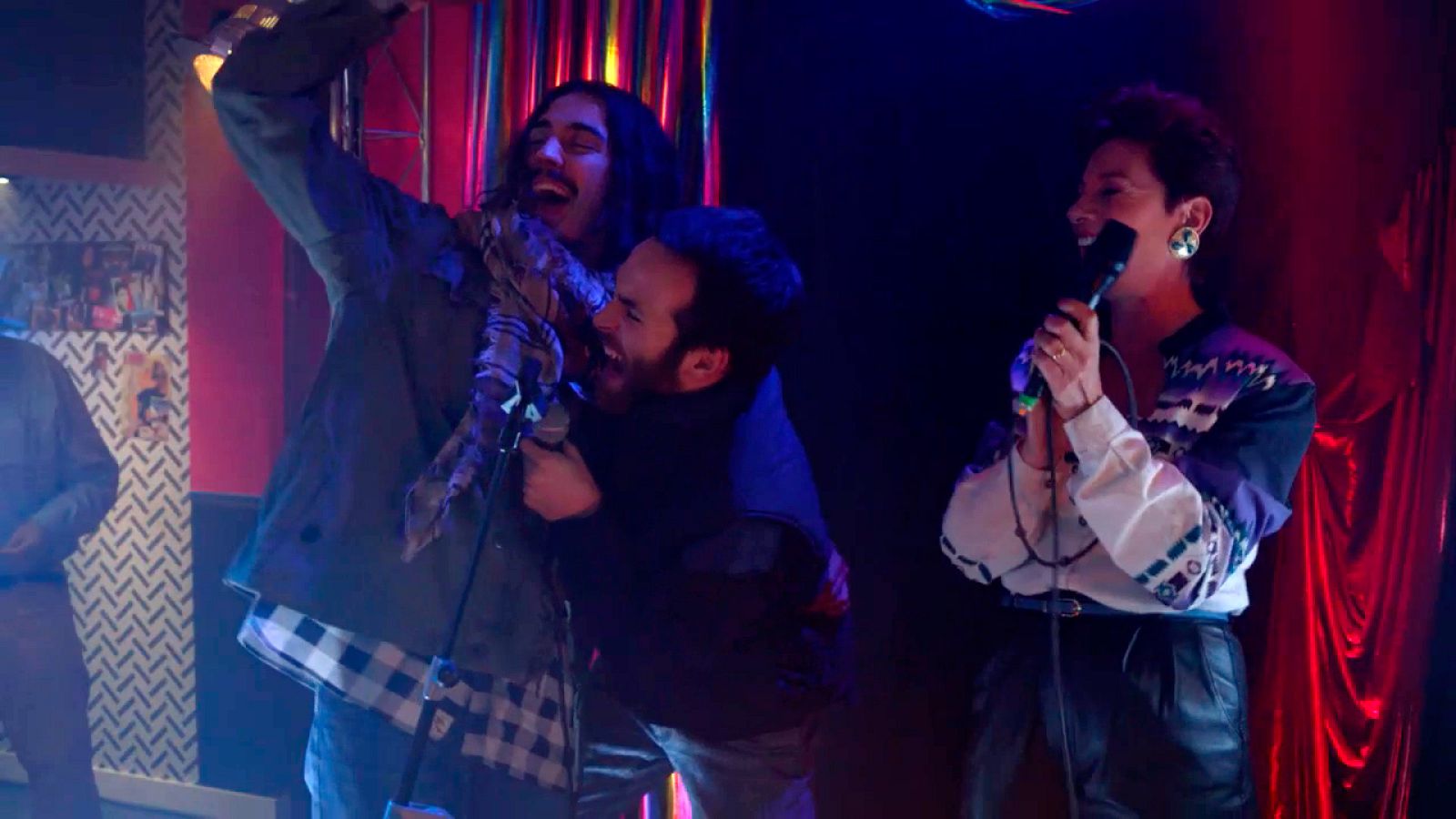 Cuéntame cómo pasó - Josete y Carlos cantan "La bamba"