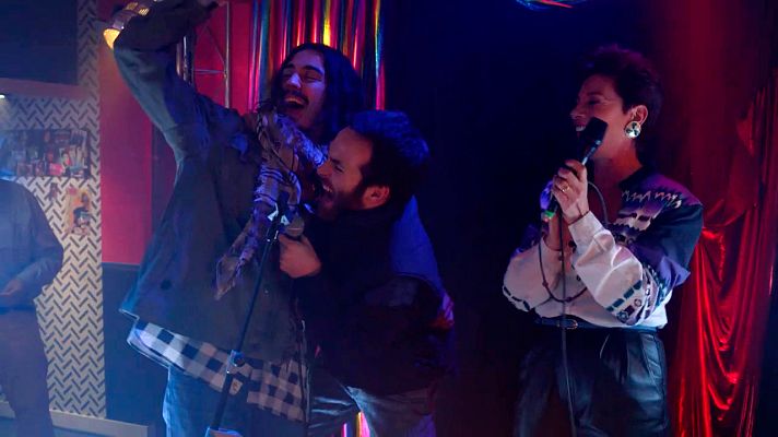 Cuéntame cómo pasó - Josete y Carlos cantan "La bamba"