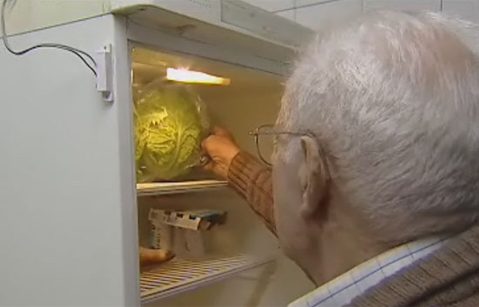 Frigoríficos con sensores que alertan a los servicios sociales cuando pasan demasiadas horas sin ser abiertos | Ver