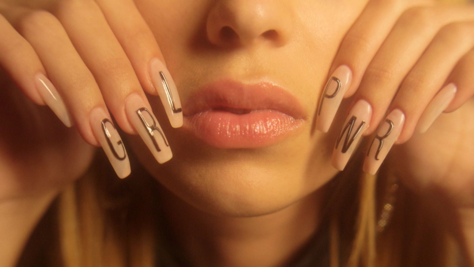 GRL PWR - Mira las primeras imágenes de 'GRL PWR'