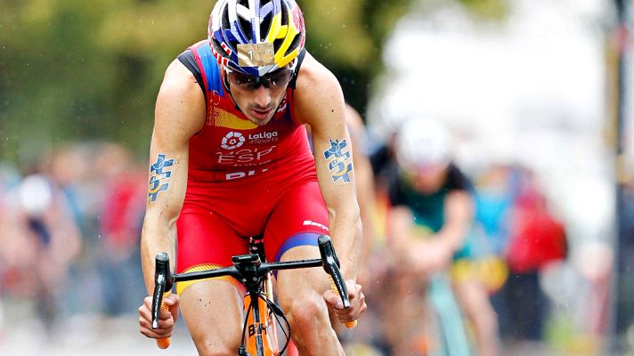 Telediario 1 - Mario Mola remonta para acabar segundo en el primer envite de Abu Dabi