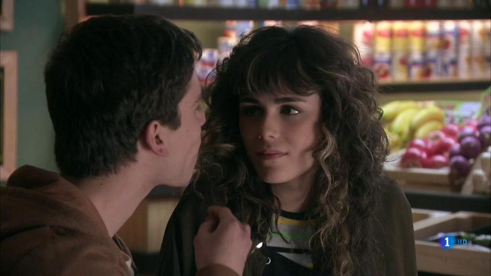 Servir y Proteger - David besa a Paty en 'El Color de la Huerta'