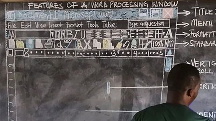 Telediario 1 - Cómo enseñar informática sin ordenadores en Ghana