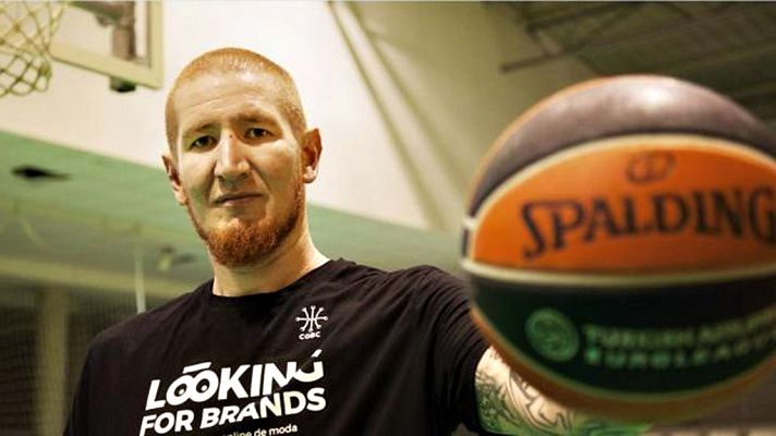 Telediario 1 - El exNBA Robert Swift encuentra en Gijón todo lo que estaba buscando