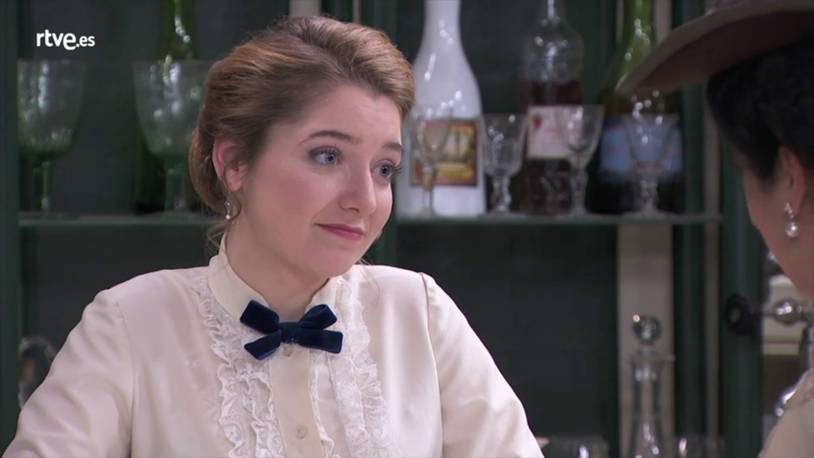 Acacias 38 - Flora encuentra en Rosina una amiga