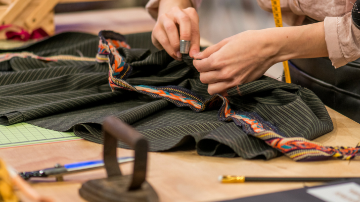 Maestros de la costura - Paramos la máquinas