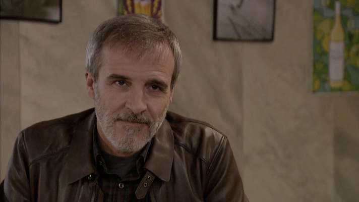 Servir y proteger - Elías pone distancia a su relación con María