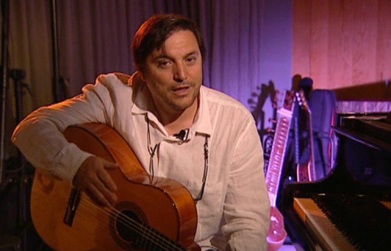 El músico y productor Paco Ortega ha puesto música a 10 de los poemas de Angel González | Ver