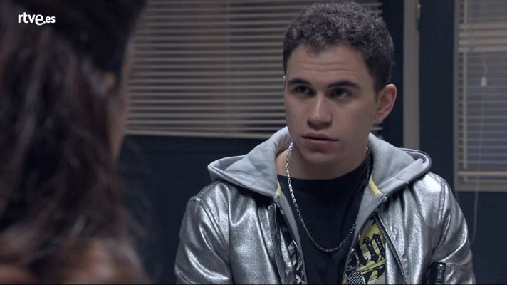 Servir y proteger - Miguel confiesa que su madre sufre malos tratos