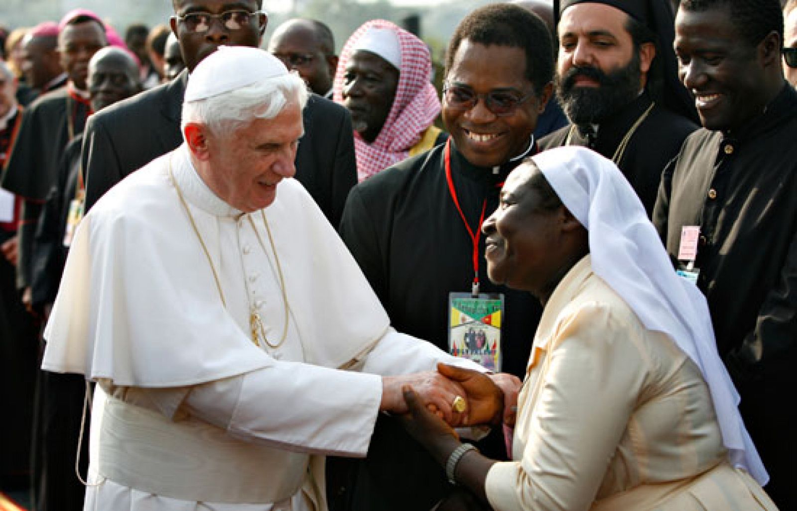 El Papa Benedicto XVI inicia su visita a Camerún | Ver