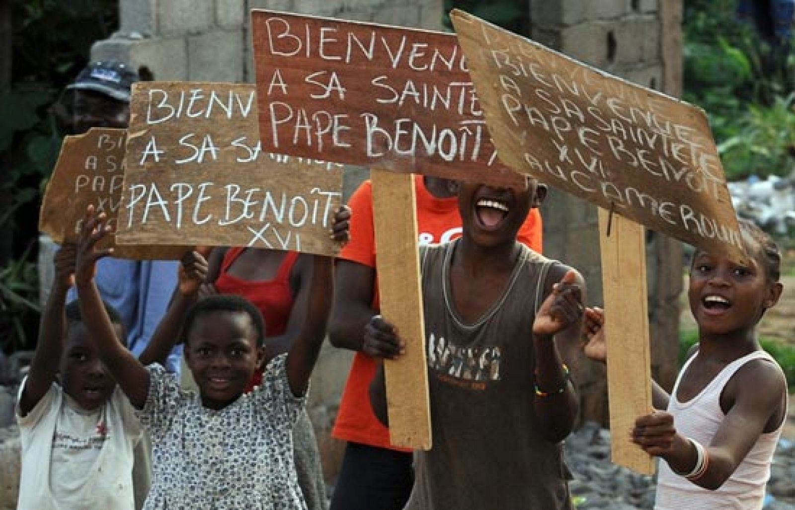 El Papa cree que el preservativo no es suficiente para frenar la expansión del Sida | Ver