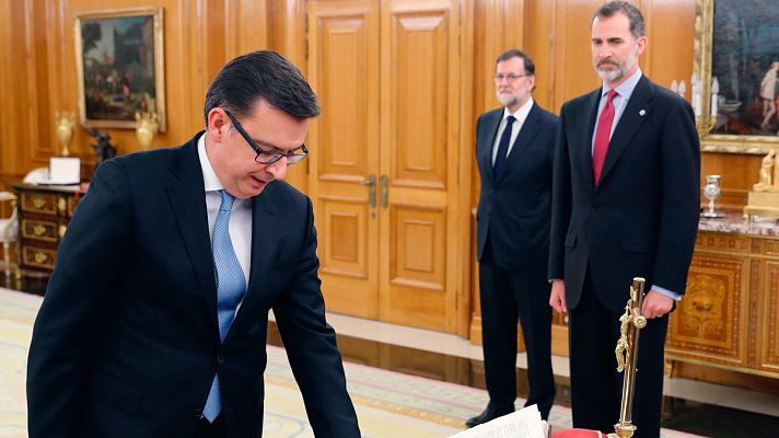 Informativo 24h - Escolano jura como ministro de Economía ante el rey en presencia de Rajoy