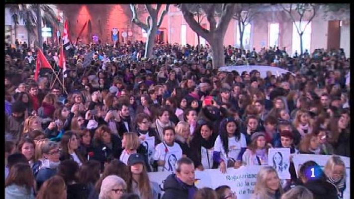 Informatiu Balear - Multitudinàries manifestacions feministes
