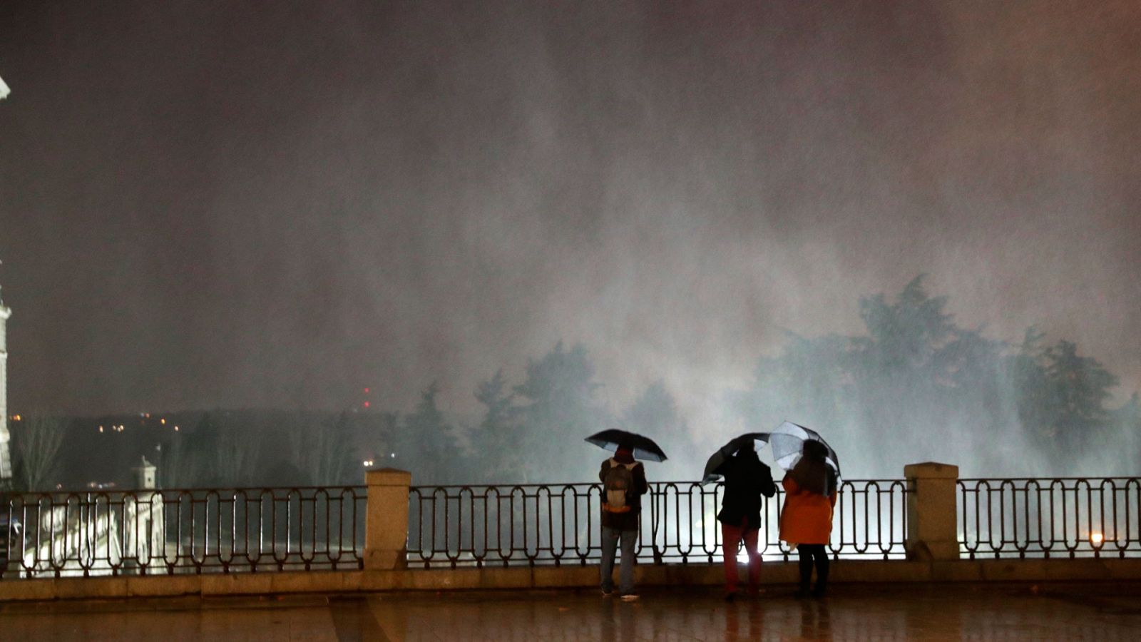La borrasca se intensifica con más precipitaciones, viento, deshielo y oleaje