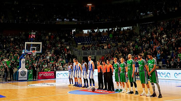 Conexión tdp - Emotivo minuto de silencio en el Martín Carpena de Málaga por Gabriel Cruz