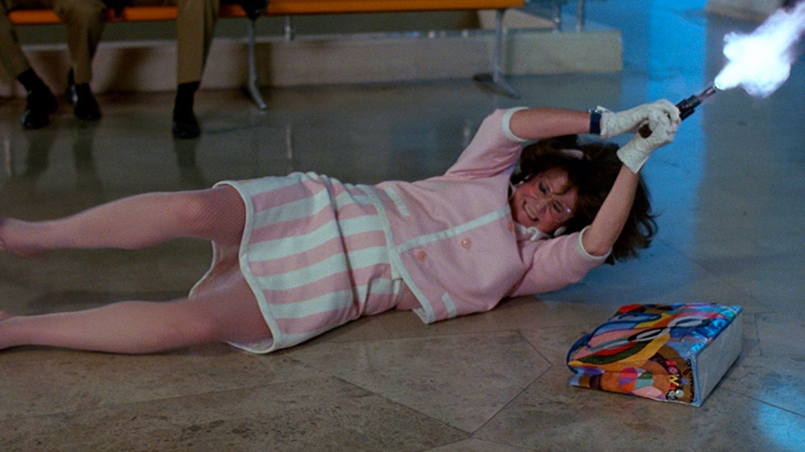 Versión española - Con la pata quebrada  - ver ahora