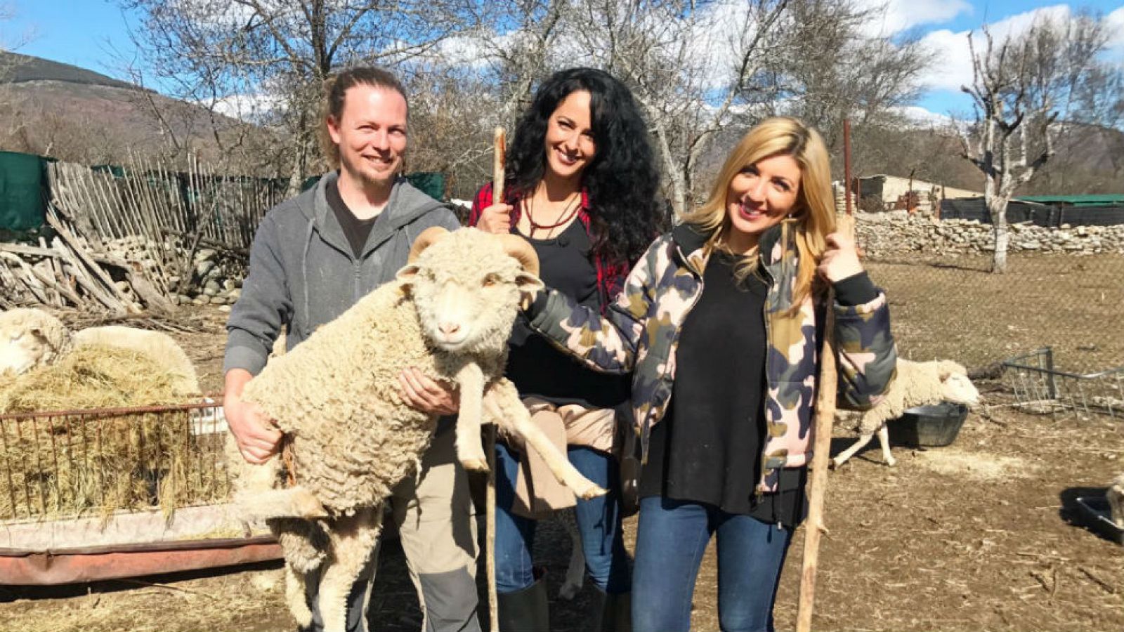 De ruta con la actriz Mónica Estarreado