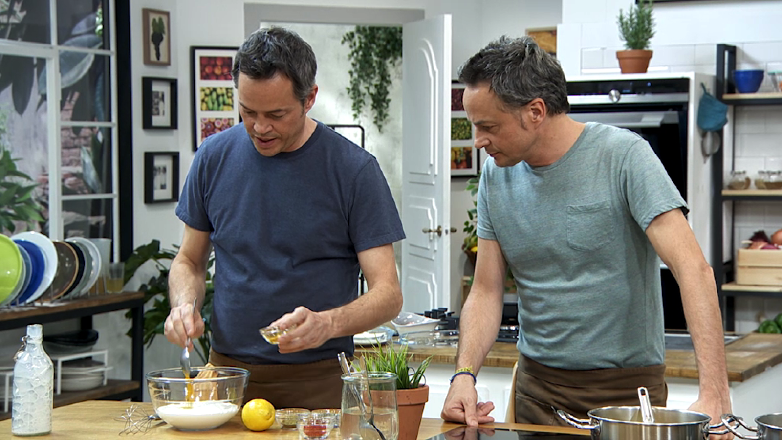 Torres en la cocina - Rollitos de coliflor y pincho de pavo villeroy - ver ahora