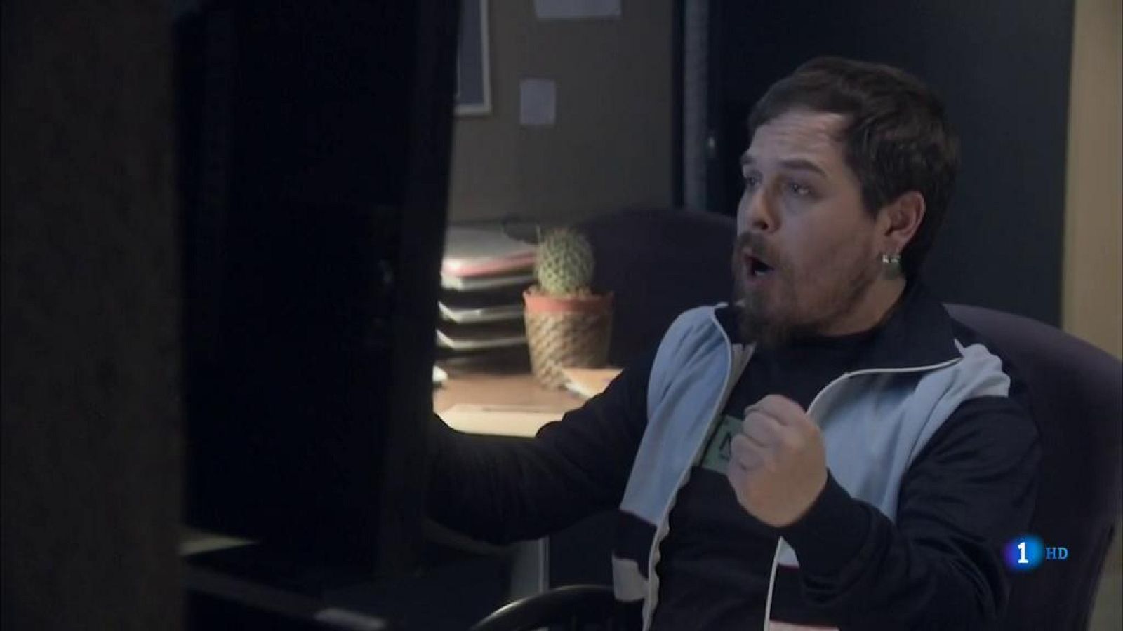 Lola y Espe deciden que Fede sea su inquilino