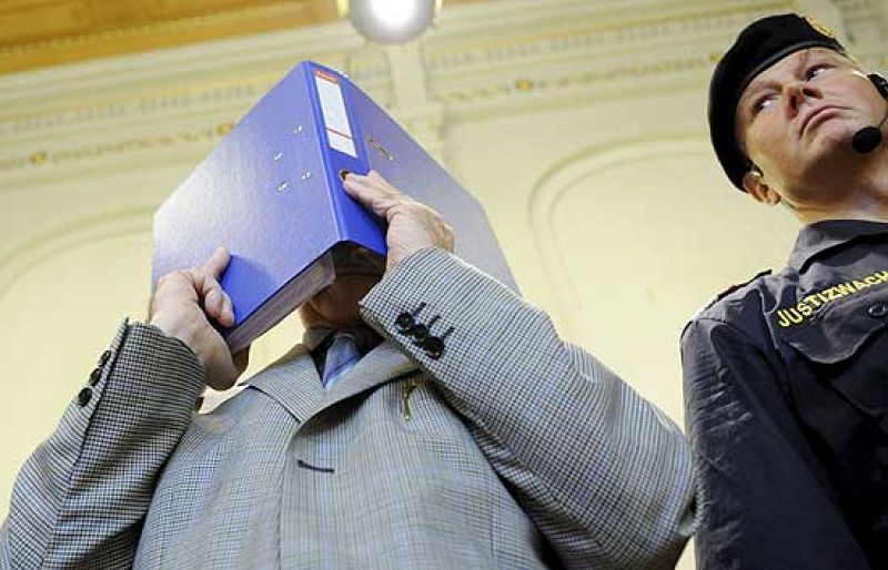 Fritzl se declara culpable tras escuchar el testimonio de su hija | Ver