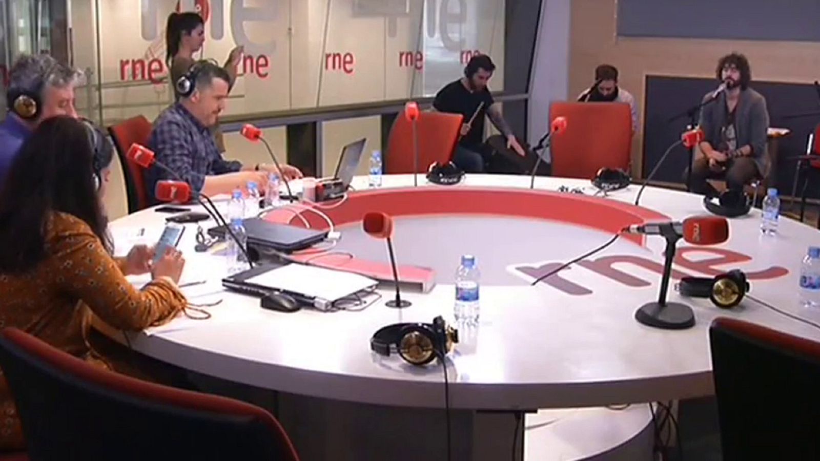 Las mañanas de RNE - Izal interpreta en acústico "Pausa" - Ver ahora