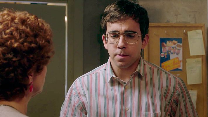 Cuéntame cómo pasó - Abraham se va a vivir con Angie