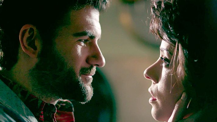 Cuéntame cómo pasó - Paquita le pide un beso a Venancio