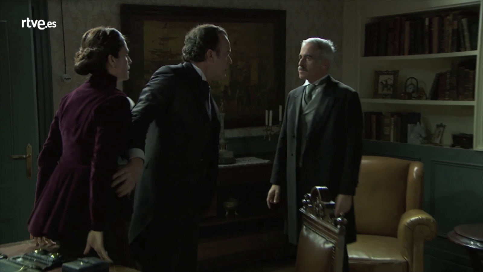 Acacias 38 - Zavala descubre a Don Arturo besando a Silvia