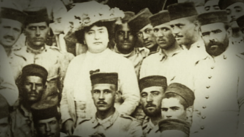 Mujeres viajeras - Carmen de Burgos, ¡Soldado Colombine! - ver ahora