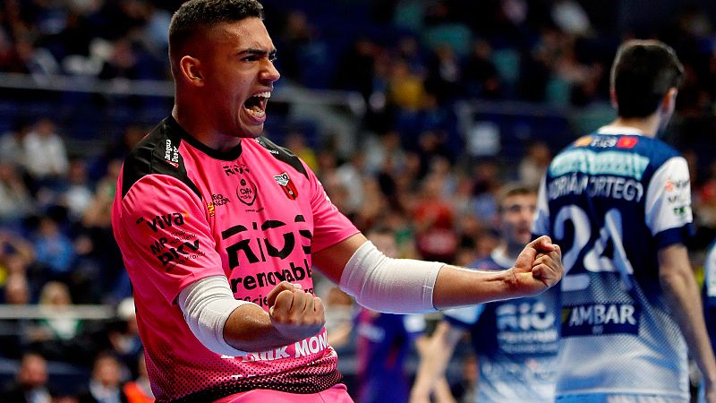 El portero juvenil del Ríos Renovables Zaragoza, tras eliminar al Barça y su gran partido, desveló que había soñado con el desenlace a los penaltis. Su compañero, Adri Ortego, autor del tanto del equipo maño, valoró la actuación de Pereira.