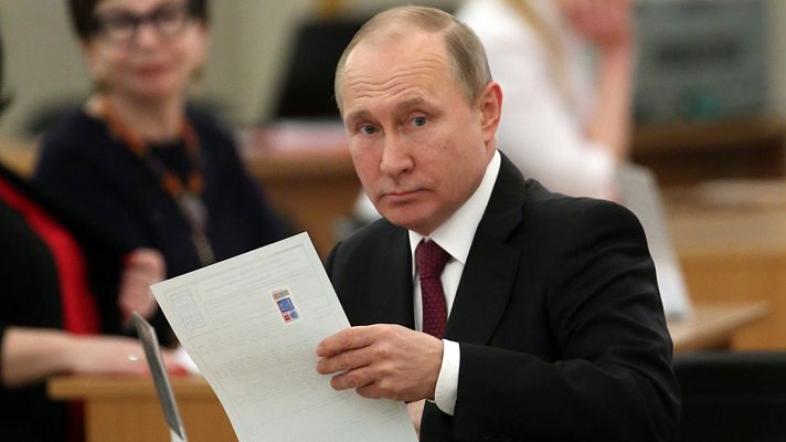 Telediario 1 - Rusia vota para perpetuar a Putin