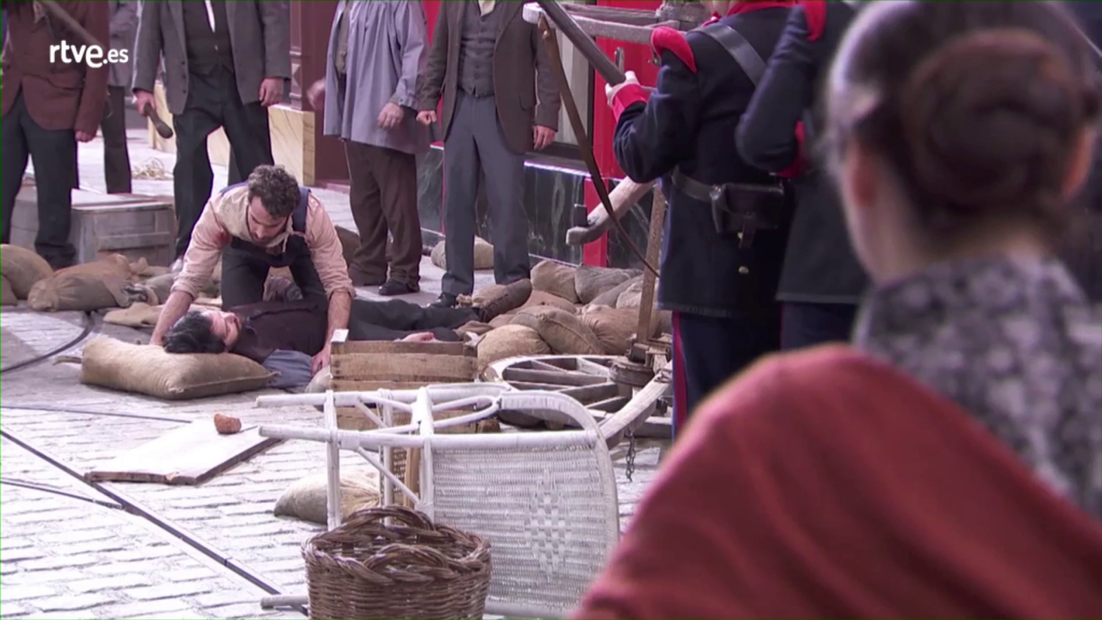 Acacias 38 - Martín, herido en las revueltas