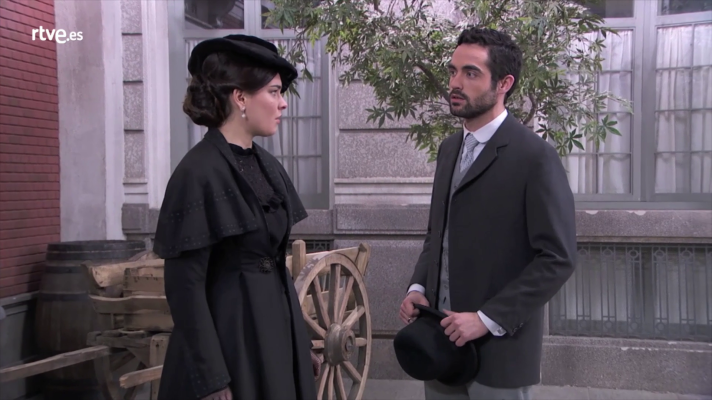 Acacias 38 - Leonor a Íñigo sobre el beso: "No volverá a sucedes jamás"