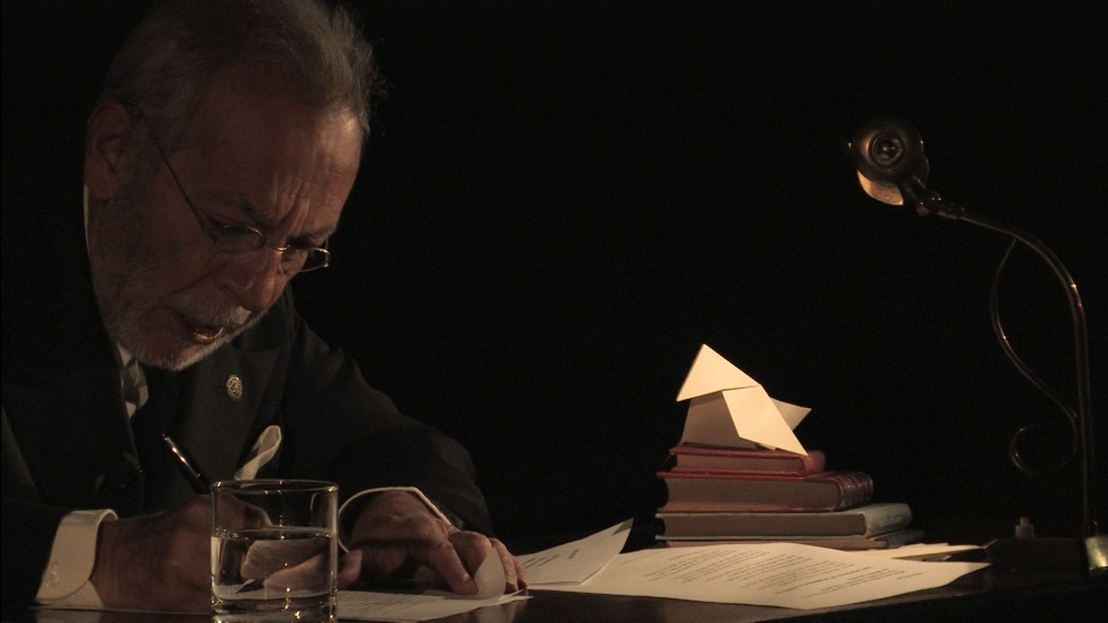 'Unamuno: venceréis pero no convenceréis' revive los últimos días del escritor - 800 USAL | Ver