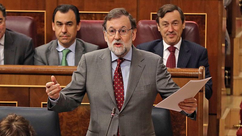 Rajoy insta al PSOE a plantear propuestas "creíbles y asumibles" sobre pensiones y no "cheques sin fondo"