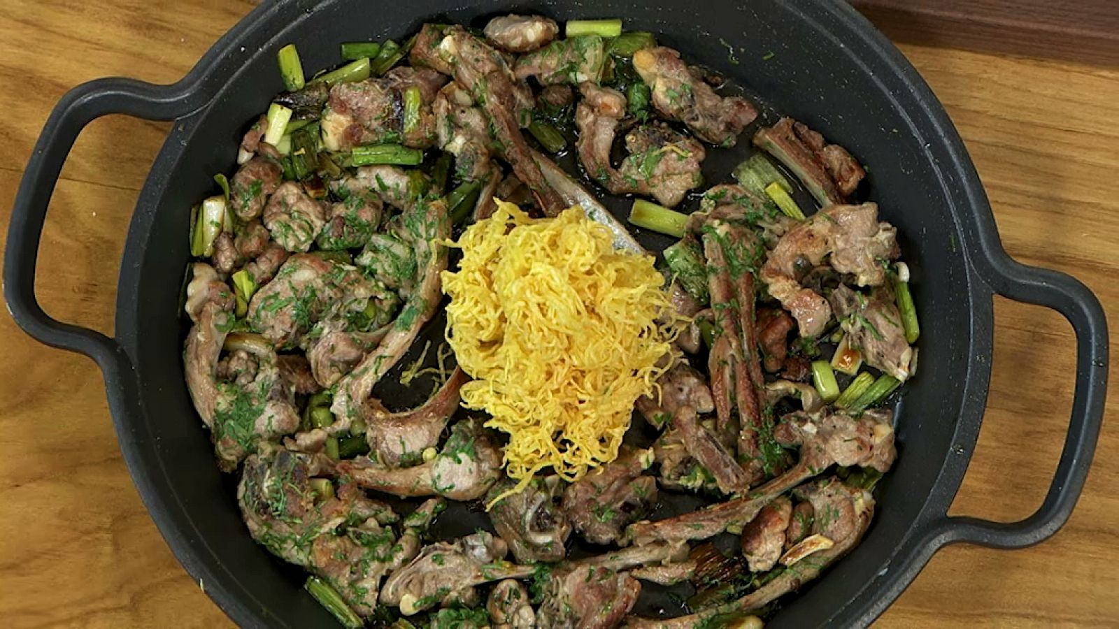 Torres en la cocina - Salteado de cabrito con ajos tiernos