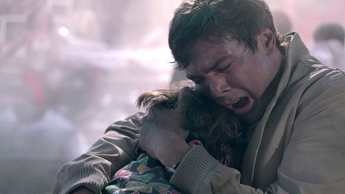 Cuéntame cómo pasó - Marcos y Oriol salen ilesos de la explosión