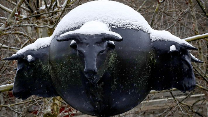 El tiempo - Viento fuerte o con intervalos de fuerte en zonas de Canarias, Pirineos, Ampurdán, Menorca, Melilla y valle del Ebro. Heladas fuertes en Pirineos