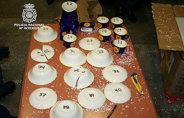  - Una vajilla hecha de cocaína