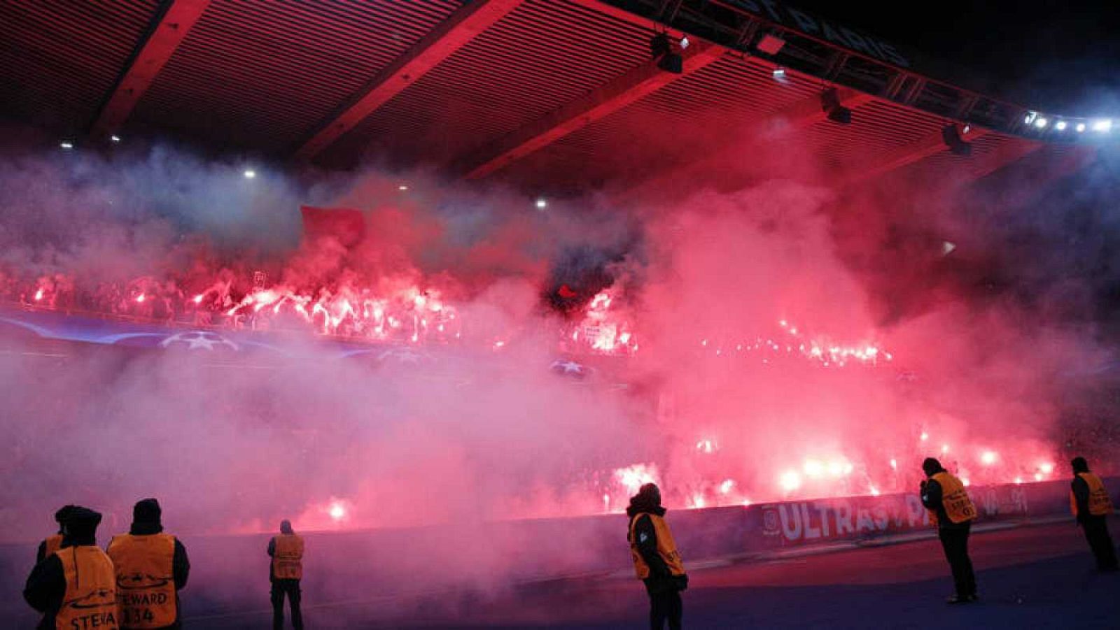La UEFA cierra parcialmente el estadio del PSG por los incidentes ante el Madrid | Ver