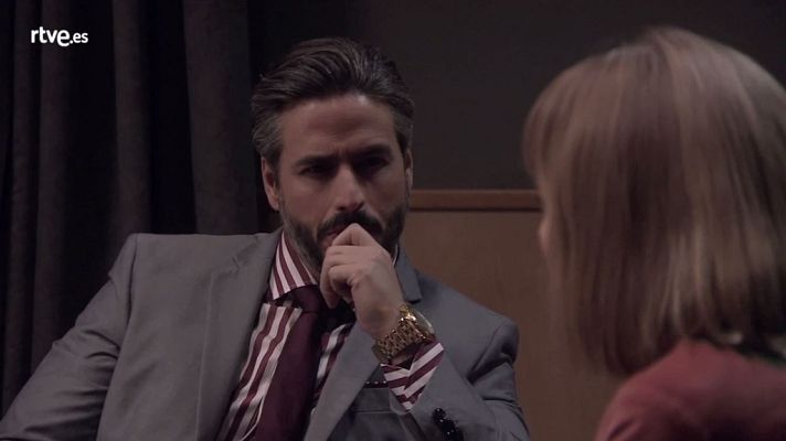 Servir y proteger - Alejandro Somoza se fija en Nerea