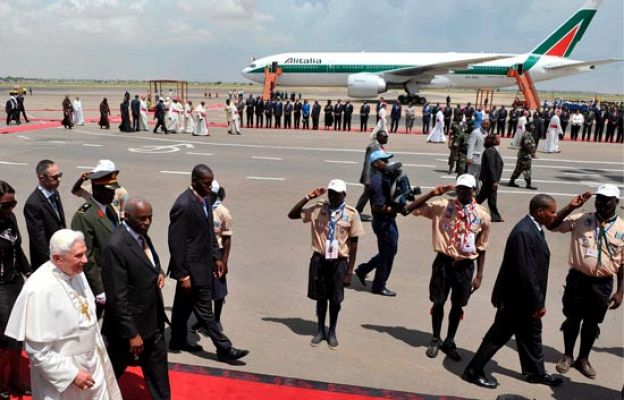  - El Papa llega a Angola