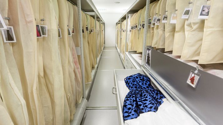  - Restauración de un vestido de Balenciaga