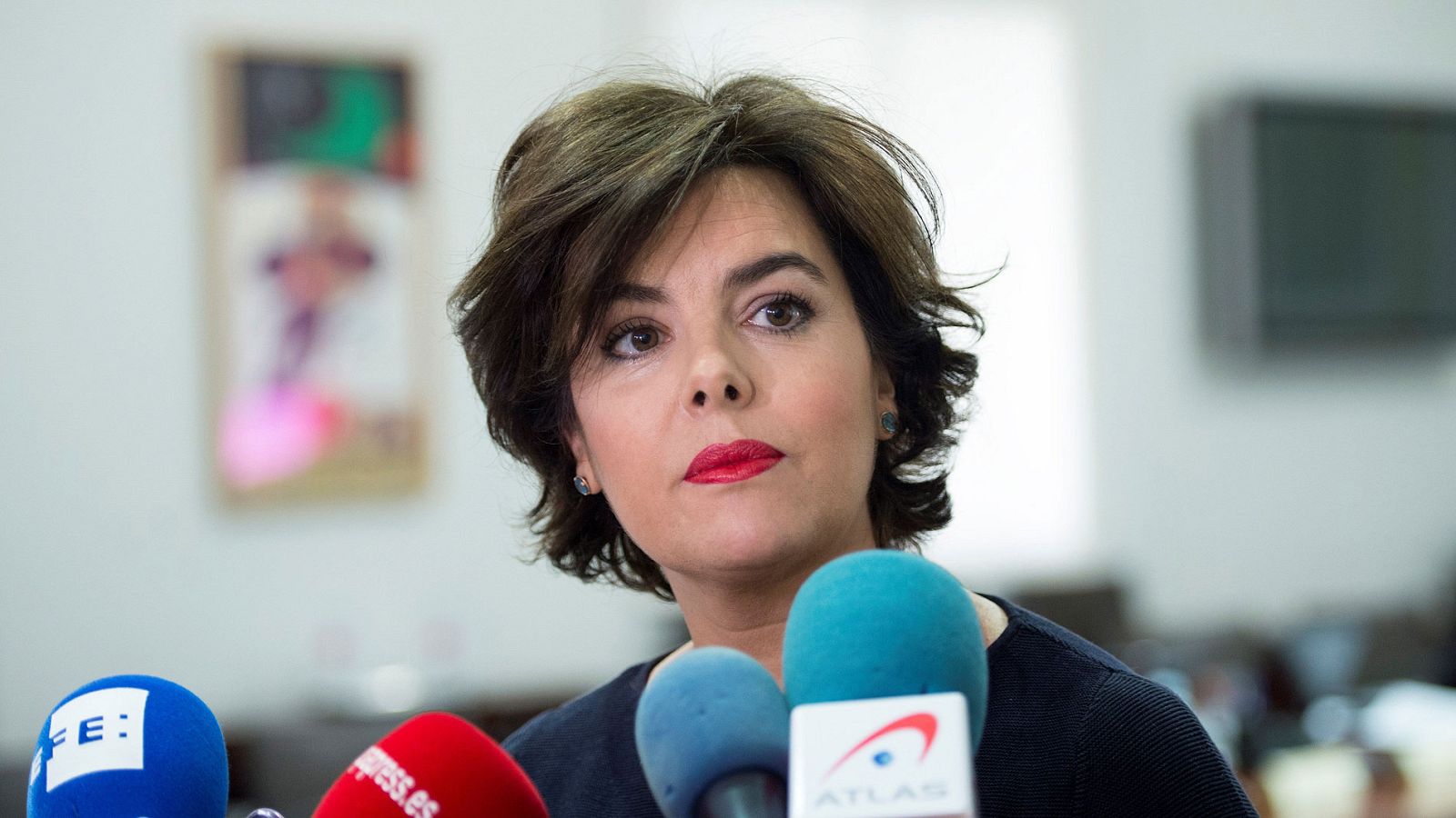 Sáenz de Santamaría acusa a Torrent de extralimitarse en sus funciones